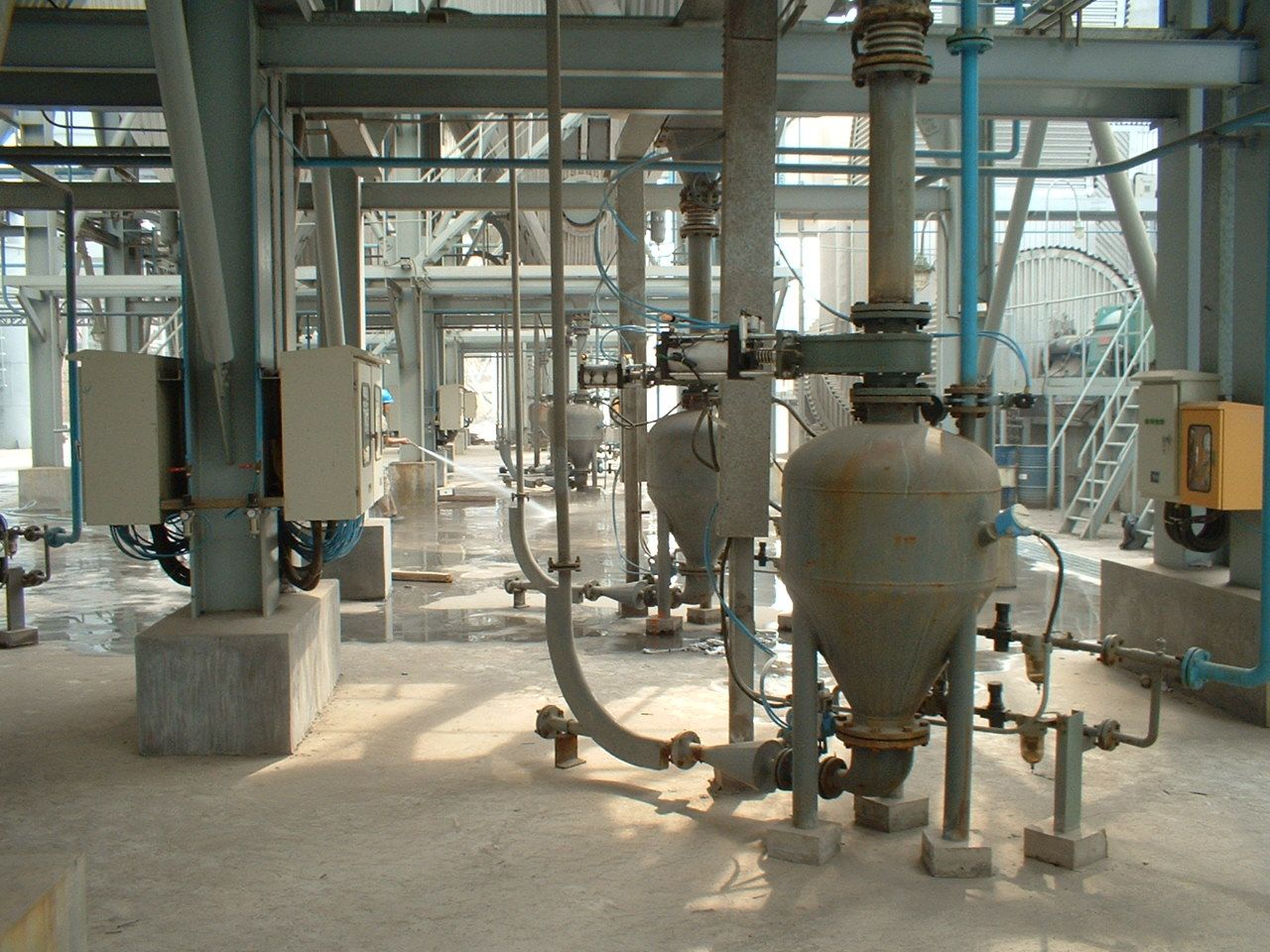 廣東東莞垃圾焚燒發(fā)電廠(chǎng)干灰下行式正壓密相氣力輸送倉(cāng)泵1-9號(hào)線(xiàn)